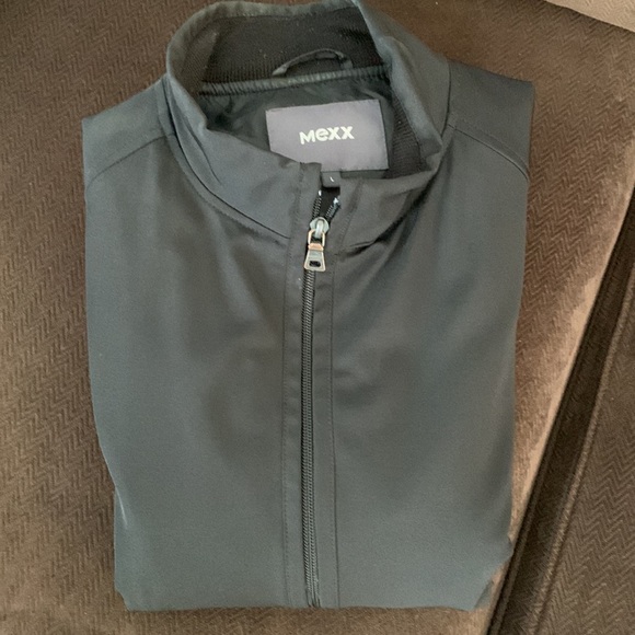 Mexx brand wind breaker ( no sleeves) - Picture 2 of 2